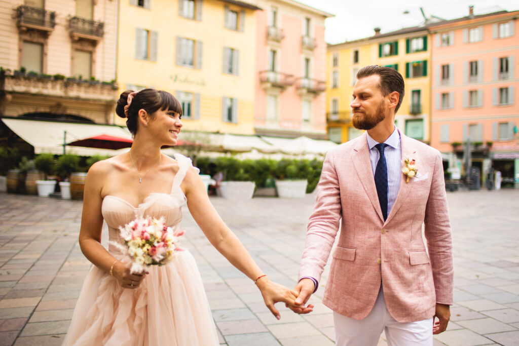 Sposi in piazza Lugano