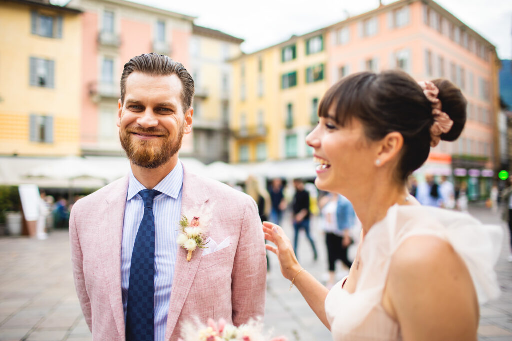 Sposi in piazza Lugano