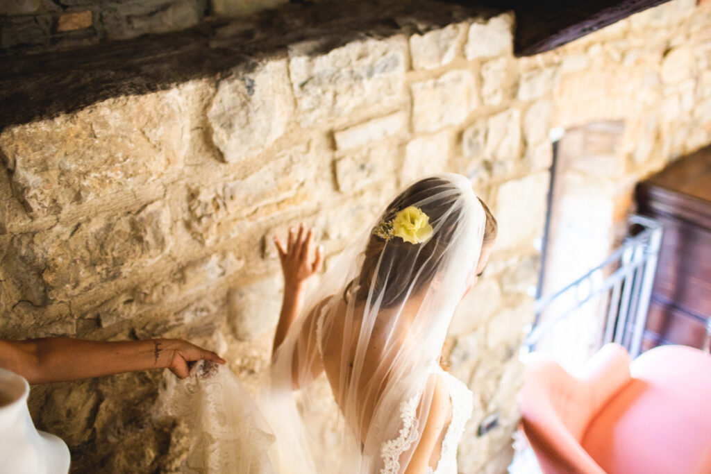 Reportage fotografico preparativi della sposa al Castello di Casiglio a Como