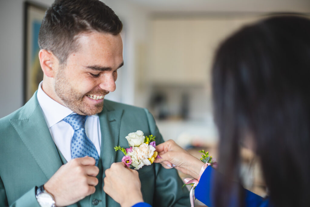 Reportage matrimonio preparativi dello sposo a Lugano