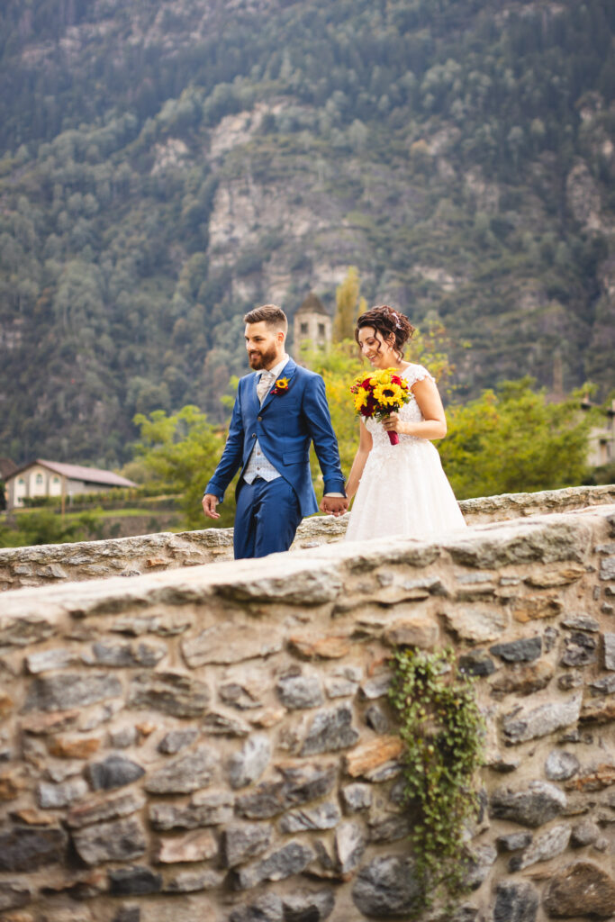 Foto di coppia sul ponte di Giornico in Leventina