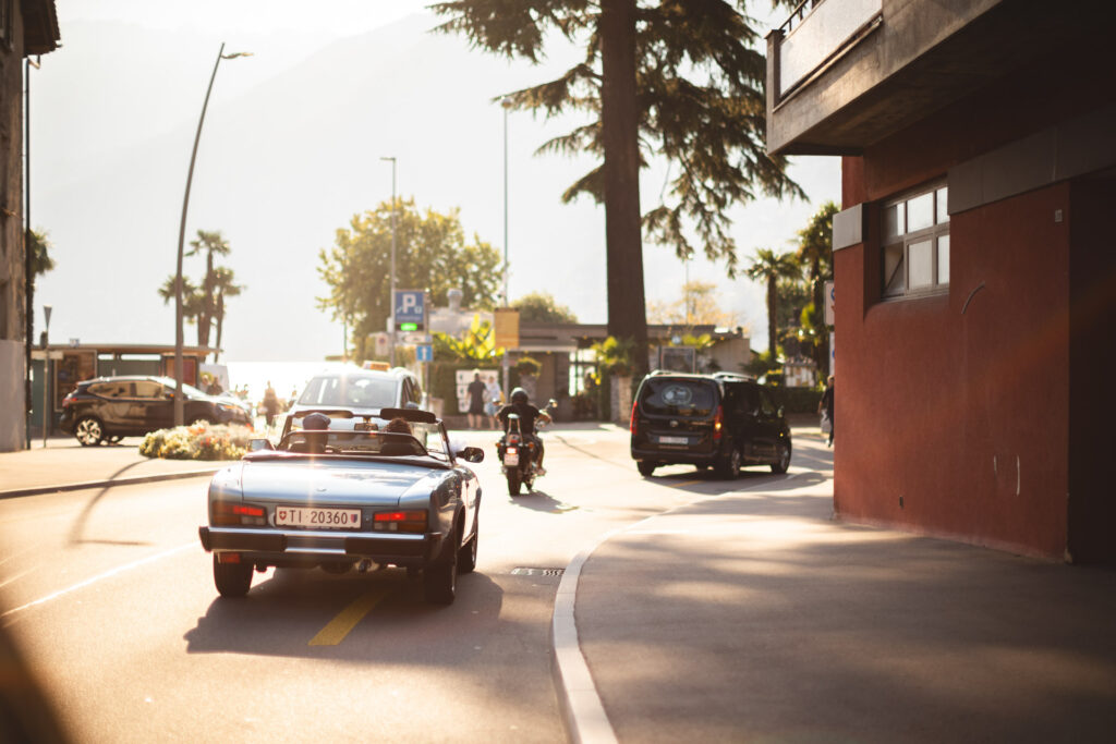 Sposi in cabriolet reportage fotografico ad Ascona